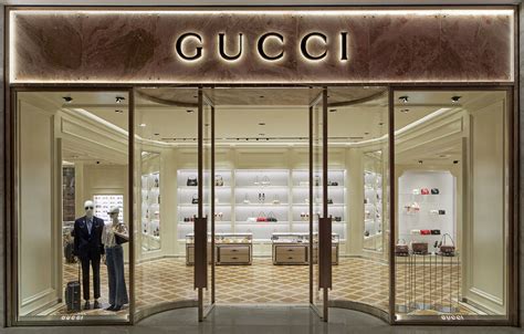 gucci store in delhi.